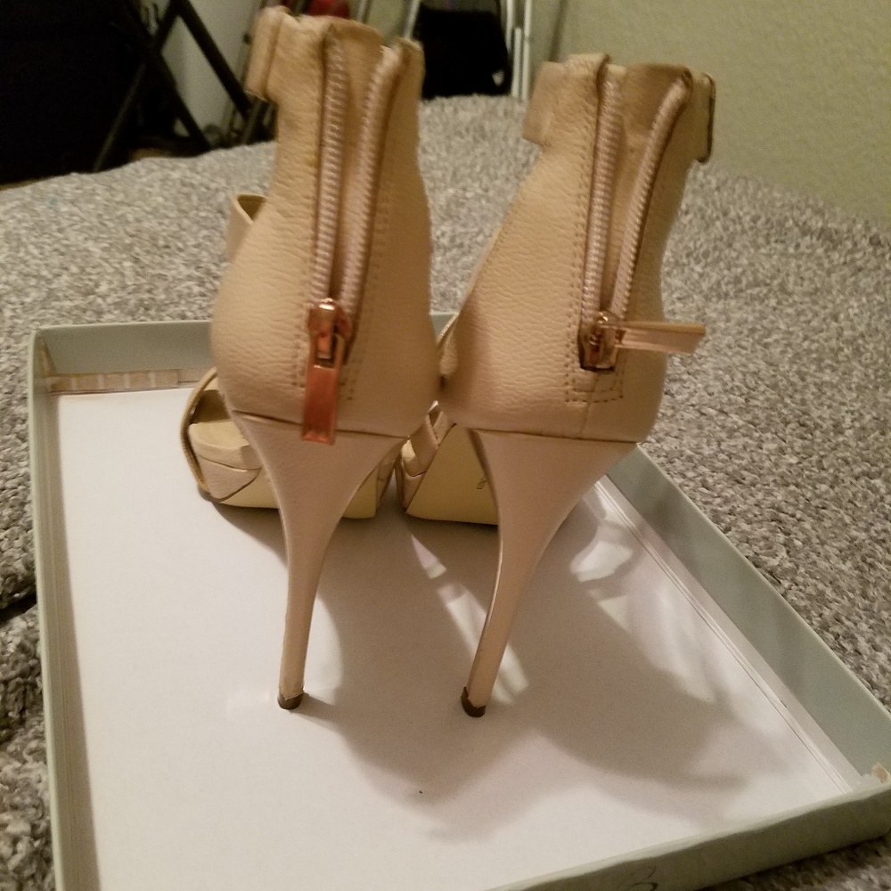 Heels - Picture 4 of 5